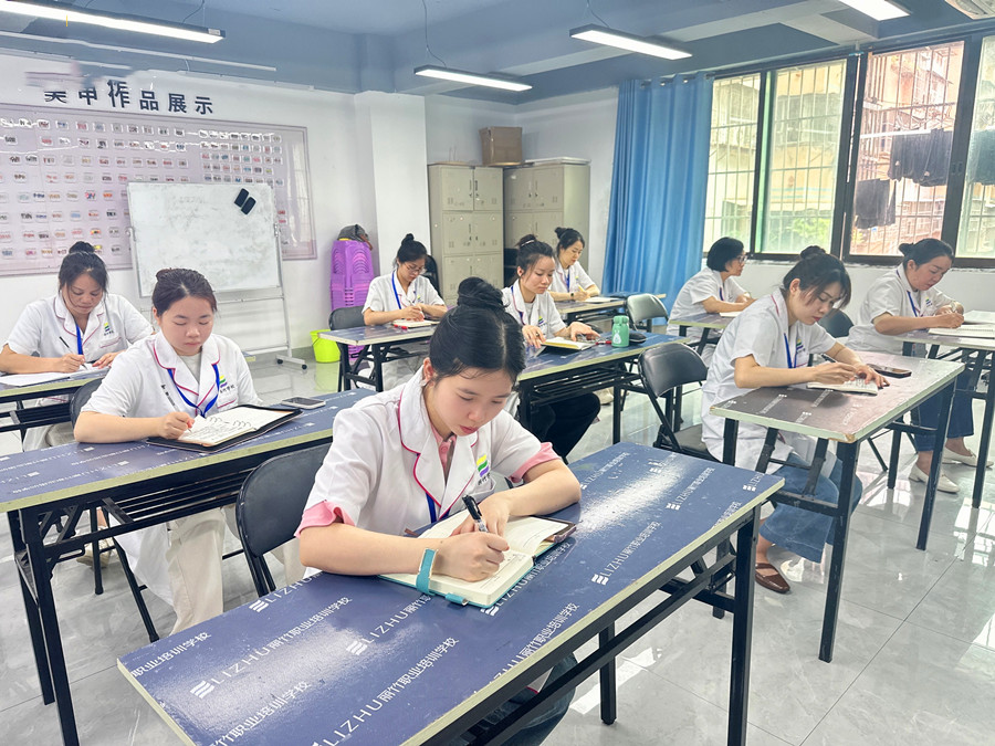 南寧學(xué)美容去哪學(xué)？麗竹學(xué)校美容專(zhuān)業(yè)歡迎您